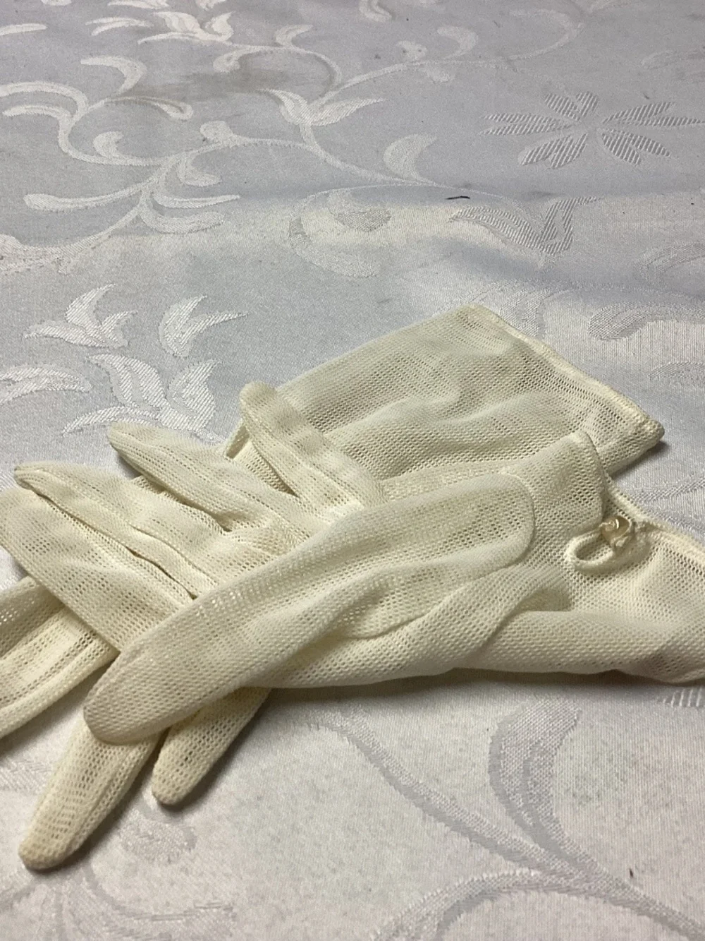 PARIS DESIGNED    vintage gloves, very rare mesh lovely pearl at wrist 💃